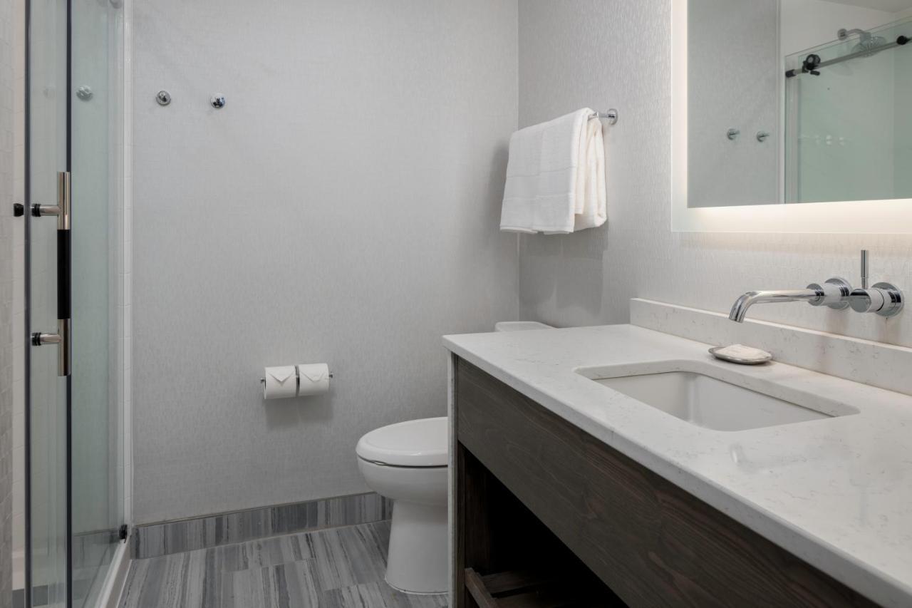 Voco Niagara Falls - The Cadence By Ihg Dış mekan fotoğraf Bathroom