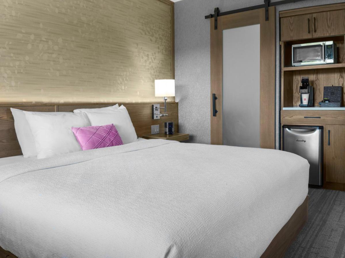 Voco Niagara Falls - The Cadence By Ihg Dış mekan fotoğraf A typical room at the Hilton Garden Inn